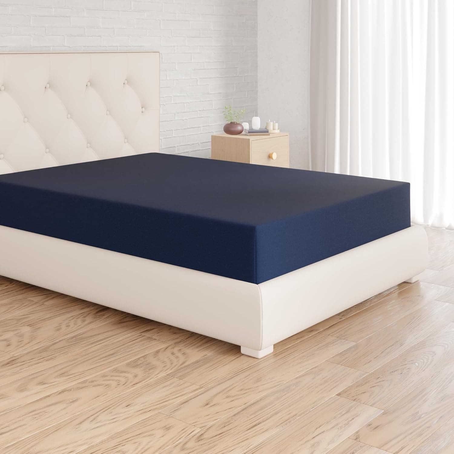 Fille de Paris Fitted Sheet 160 x 200 cm de couleur bleu marine pour un matelas épais jusqu'à 30 cm